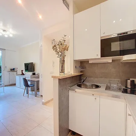 Nestor&jeeves - Marylin - - Very Close Sea Apartman *